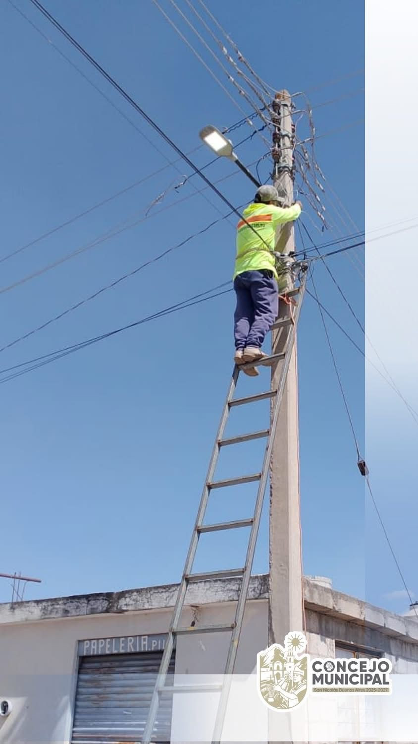 Como todos los días continuamos cambiando y reparando alumbrado público
