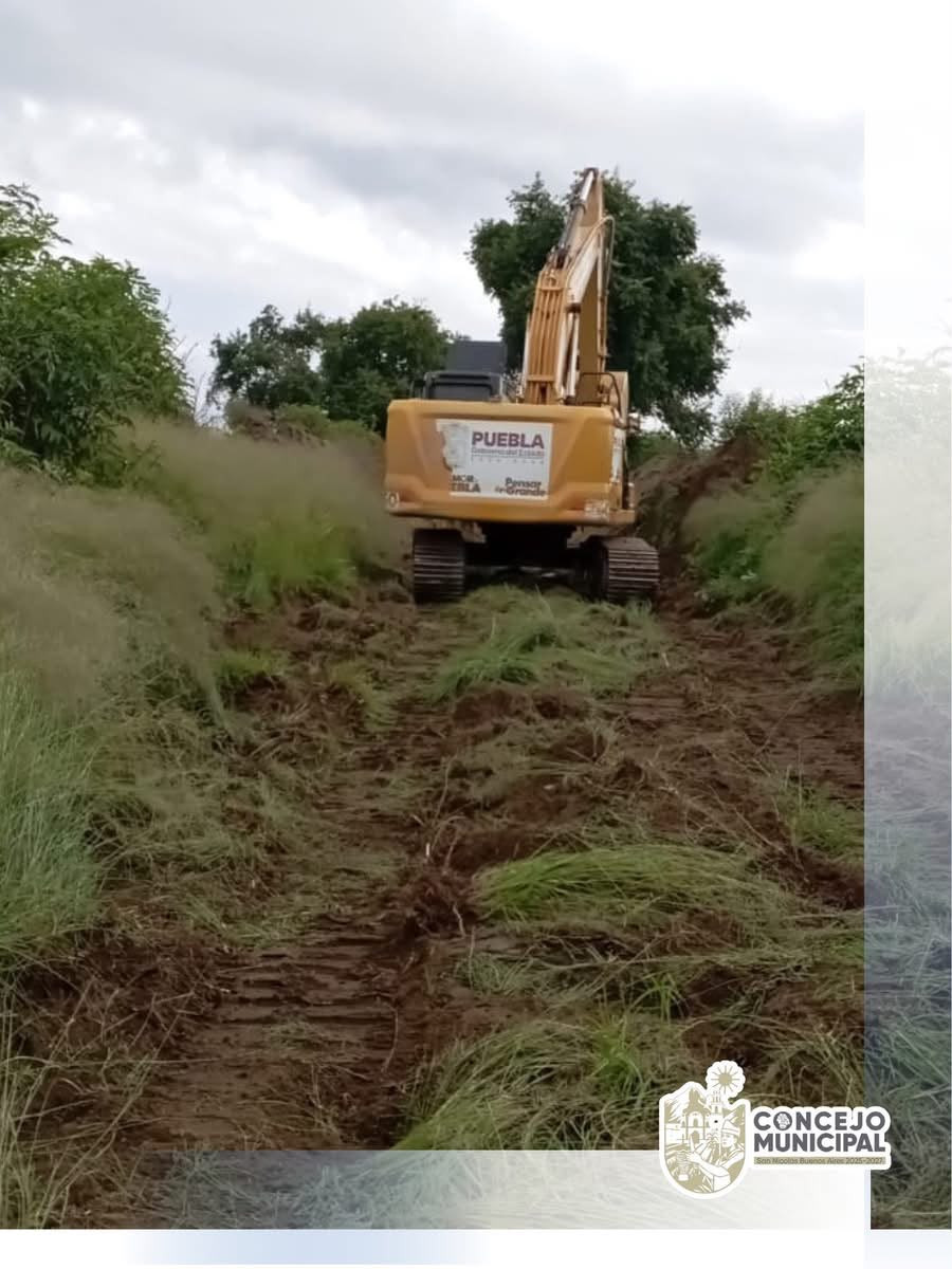maquinaria del programa estatal continuamos realizando trabajos de desazolve ahora en la barranca de Cabecera Municipal