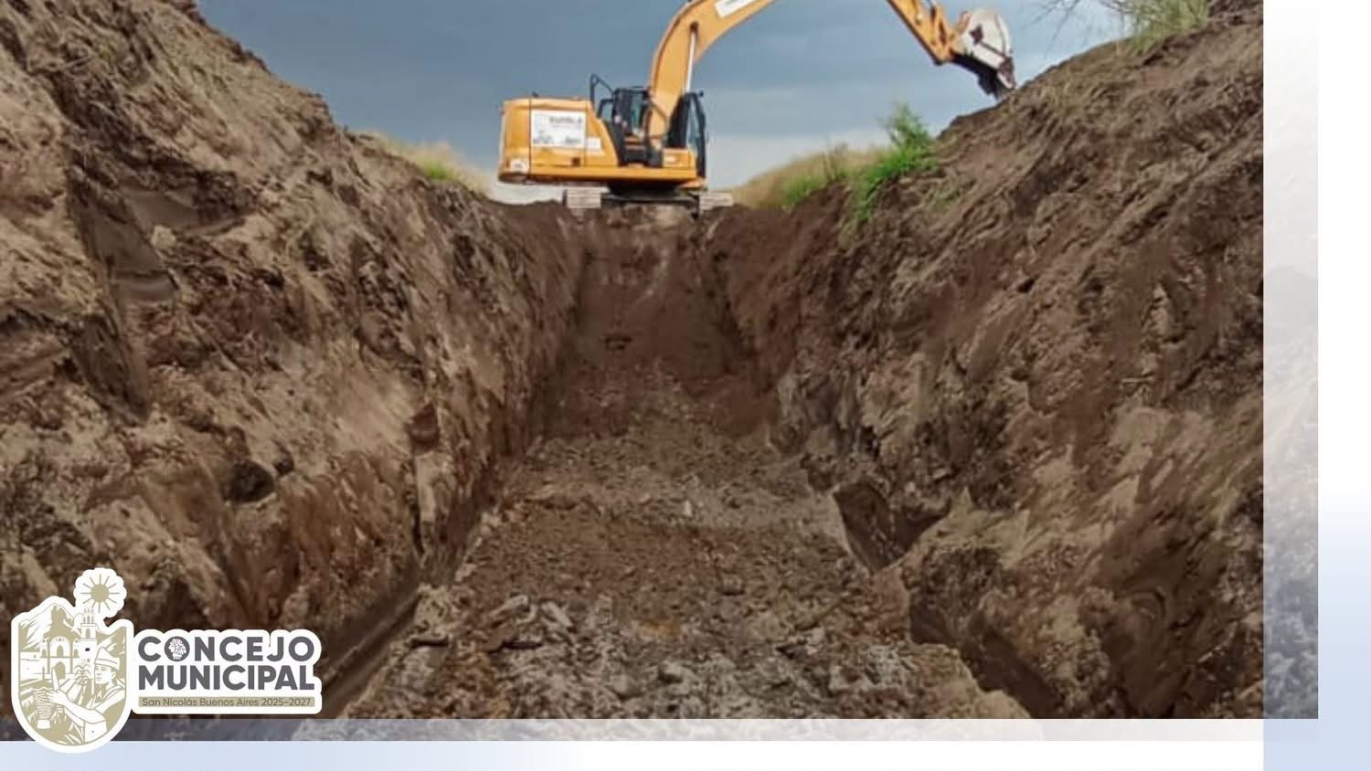 Continuamos realizando labores de desazolve y limpieza de barrancas, acciones que ayudan a mejorar el flujo del agua